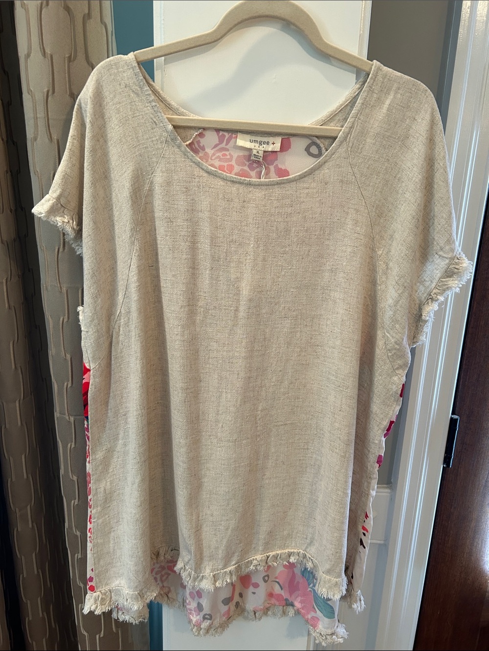 NWT Umgee Beige Short Sleeve Tunic with Pink Floral Panel